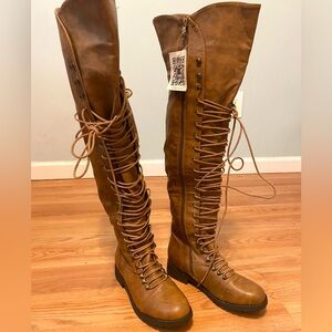 NWT DAILY SHOES THIGH HIGH OVER THE KNEE COMBAT BOOTS LACE UP SIZE 7 WOMEN TAN